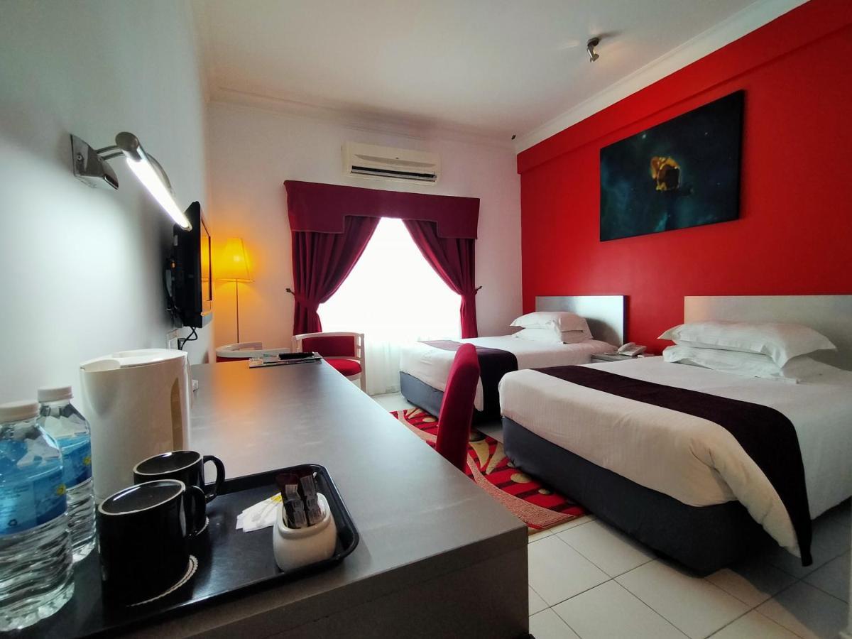 Klana Beach Resort Port Dickson Esterno foto